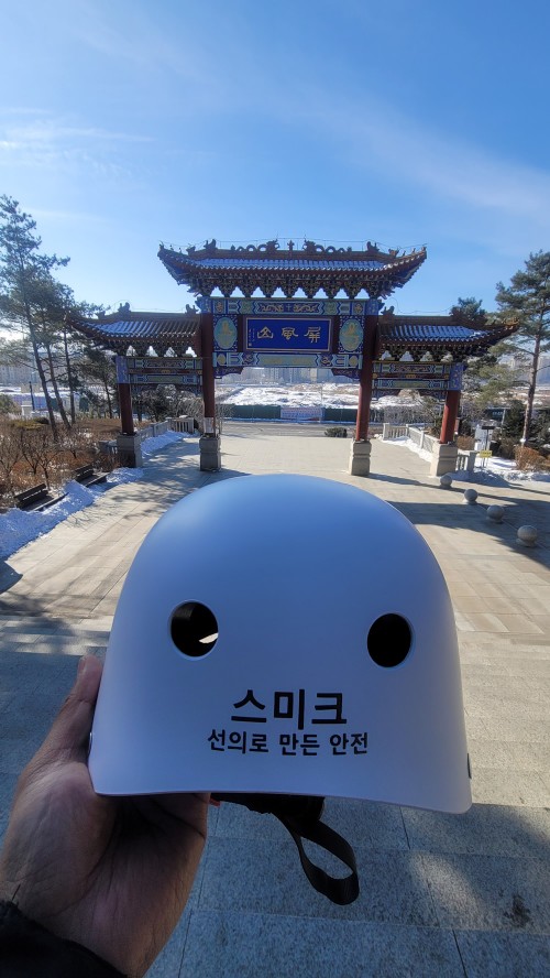스미크 라이딩안전인증 C 표준 헬멧, 심천 항 FOB 가격 MOQ 1만개  제한 된 범위내에서 로고와 칼러 지정 가능